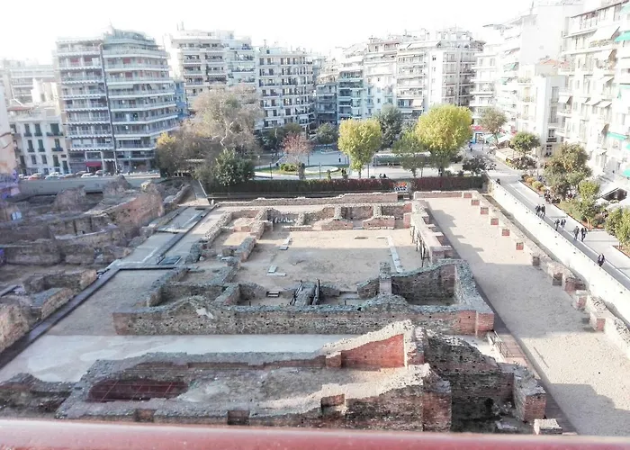 Luxury Apt At Navarino Square