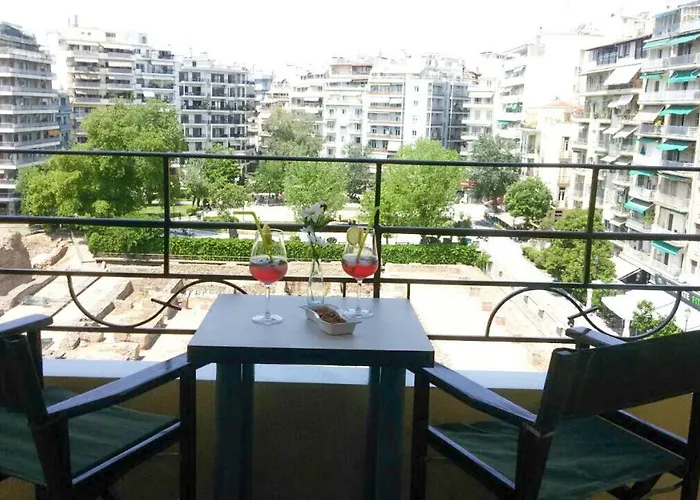 Luxury Apt At Navarino Square